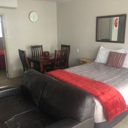 Absolute Lake View Motel Taupo Bagian luar foto