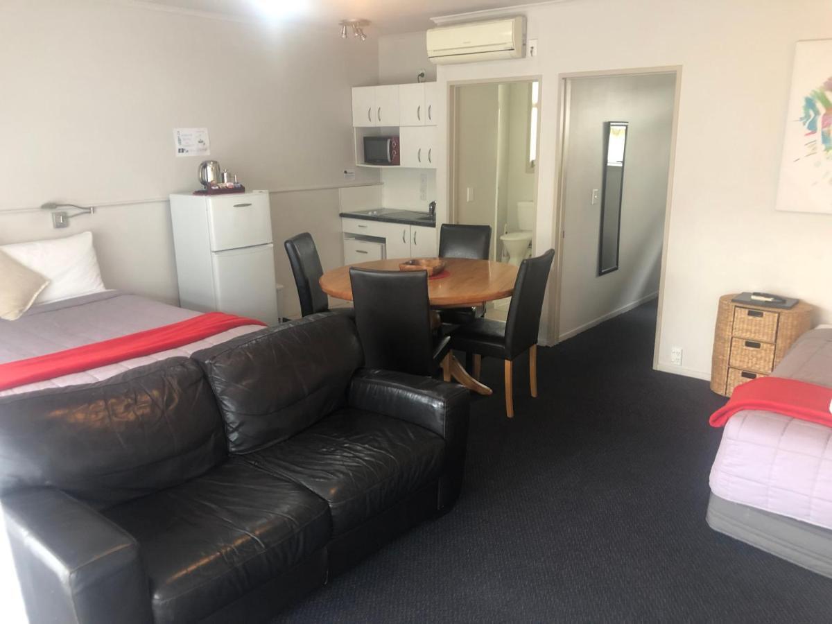 Absolute Lake View Motel Taupo Bagian luar foto