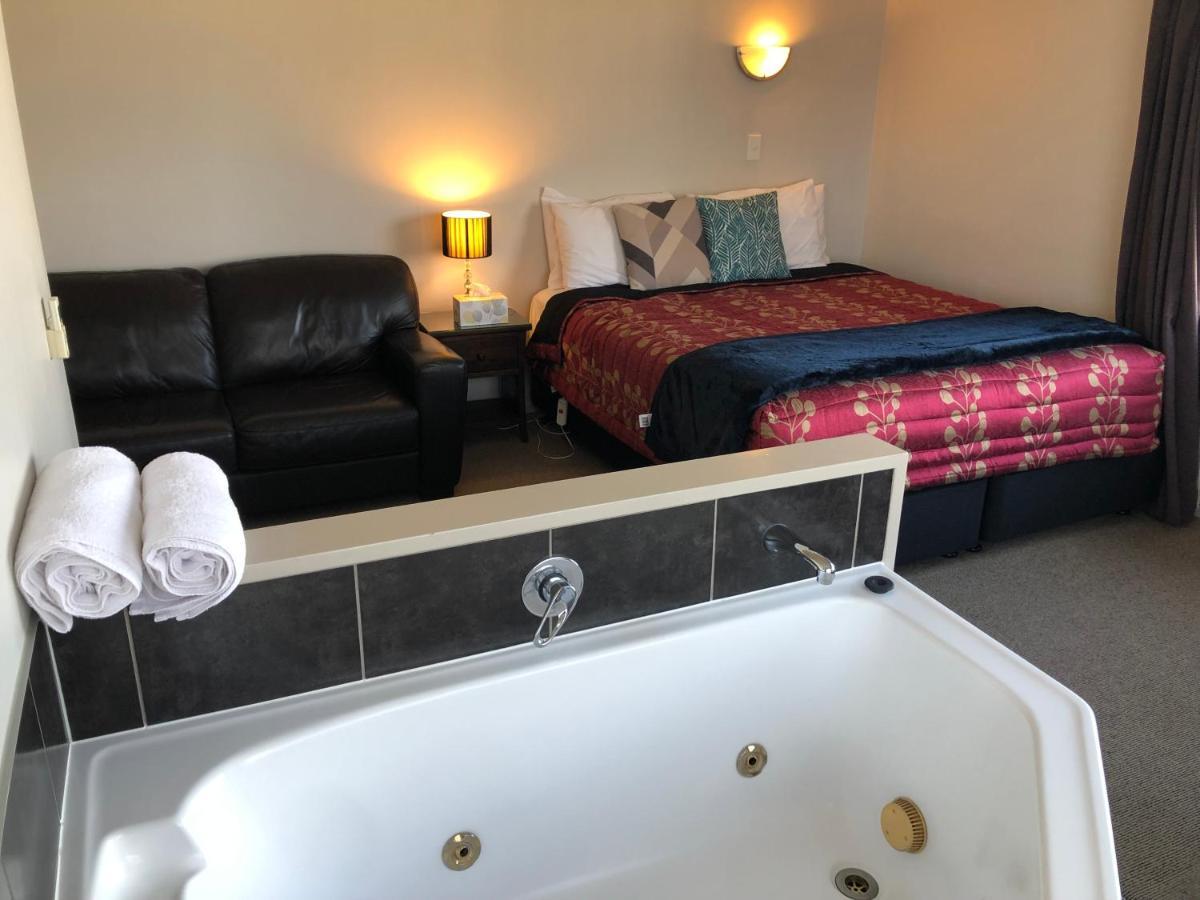 Absolute Lake View Motel Taupo Bagian luar foto