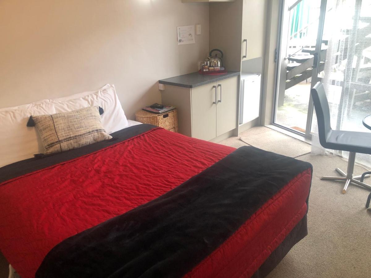 Absolute Lake View Motel Taupo Bagian luar foto