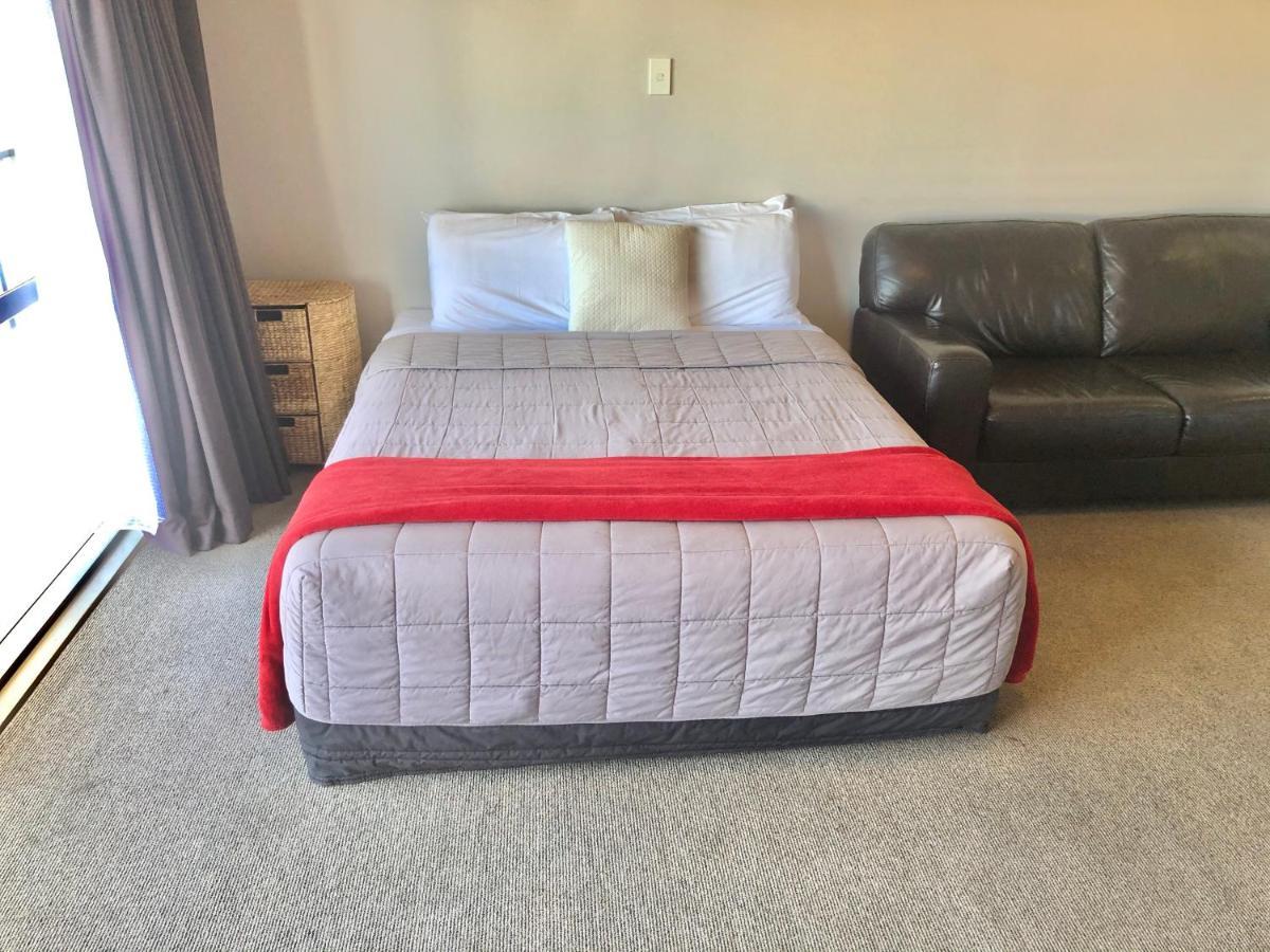 Absolute Lake View Motel Taupo Bagian luar foto