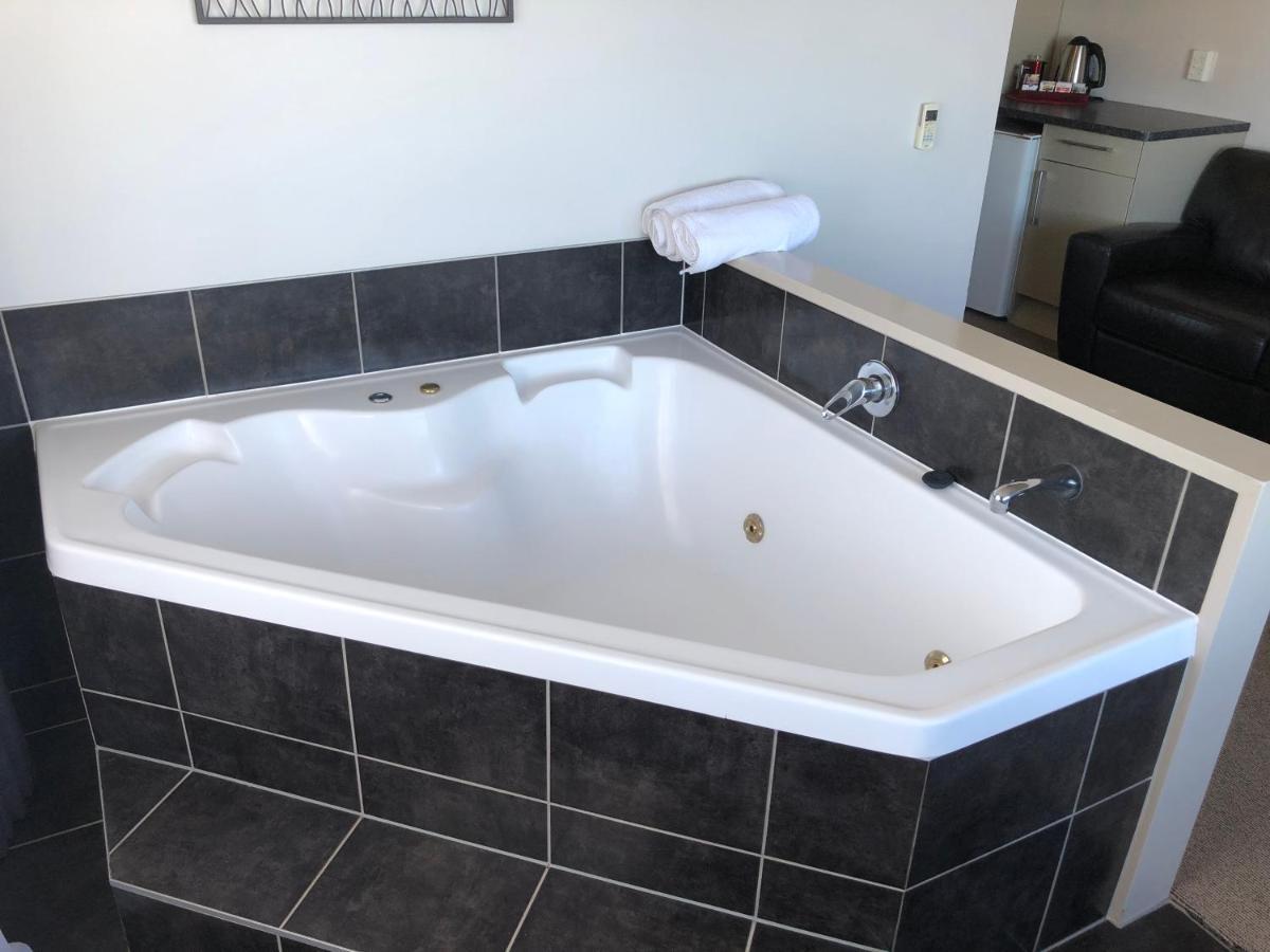 Absolute Lake View Motel Taupo Bagian luar foto