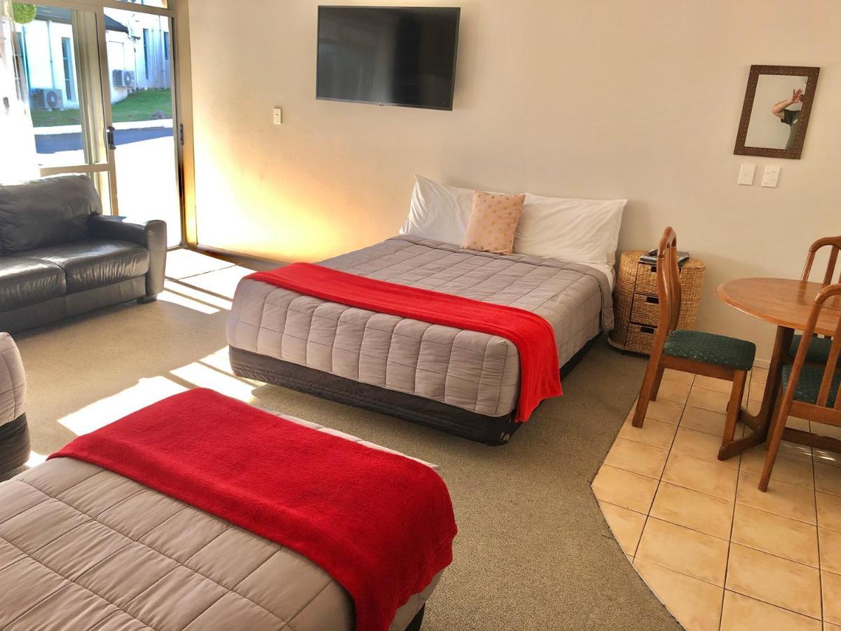 Absolute Lake View Motel Taupo Bagian luar foto