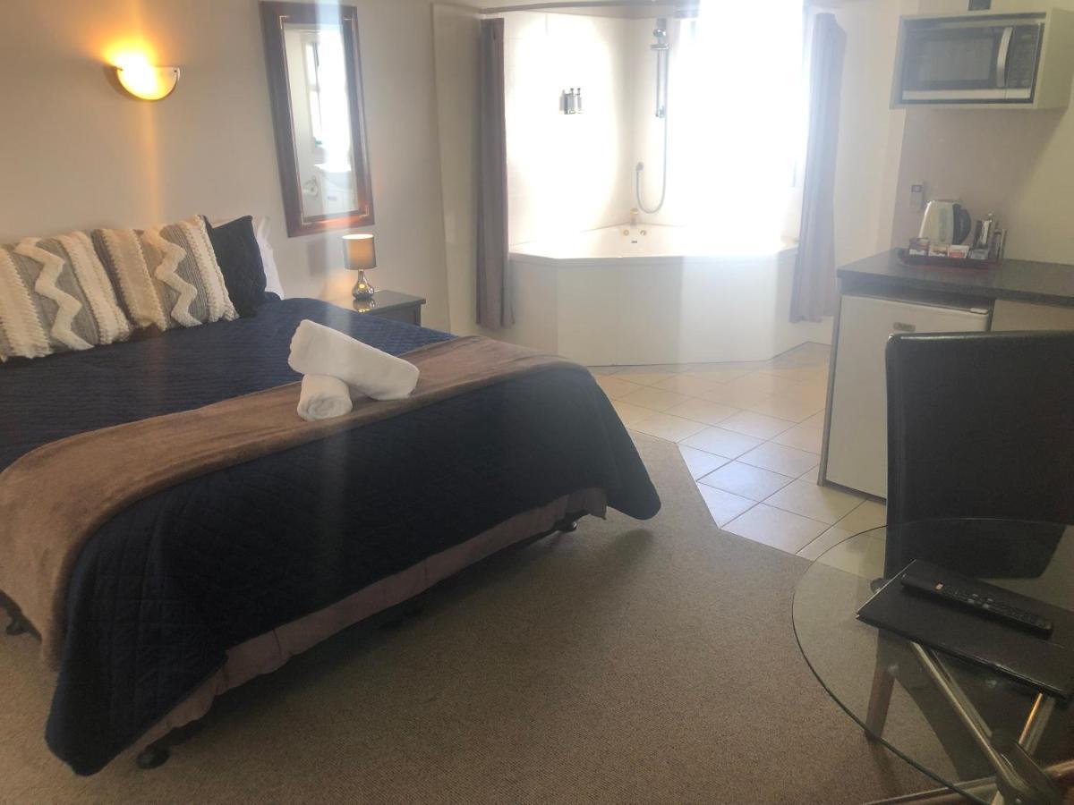 Absolute Lake View Motel Taupo Bagian luar foto