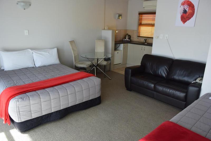 Absolute Lake View Motel Taupo Bagian luar foto