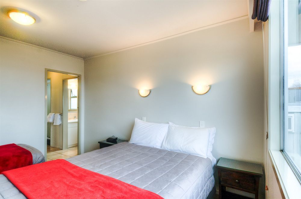 Absolute Lake View Motel Taupo Bagian luar foto