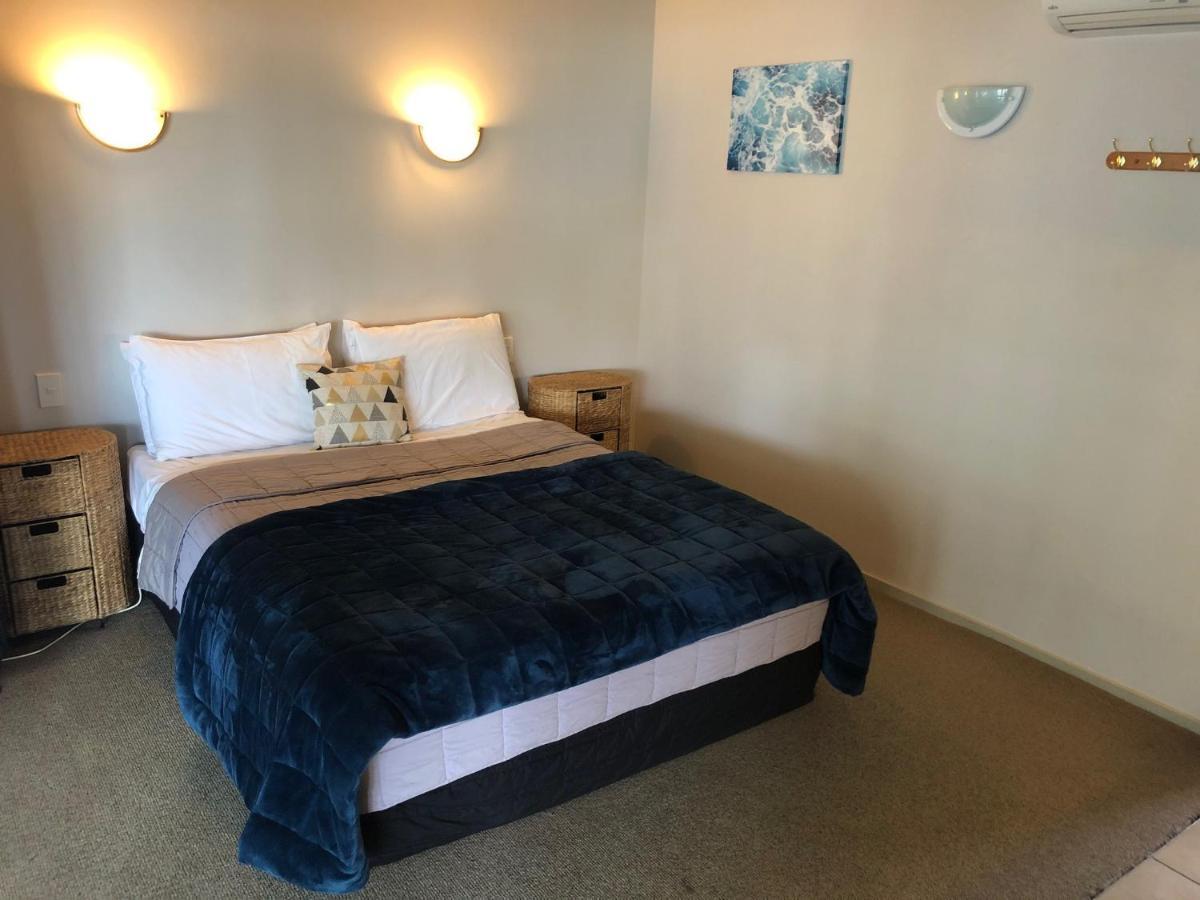 Absolute Lake View Motel Taupo Bagian luar foto