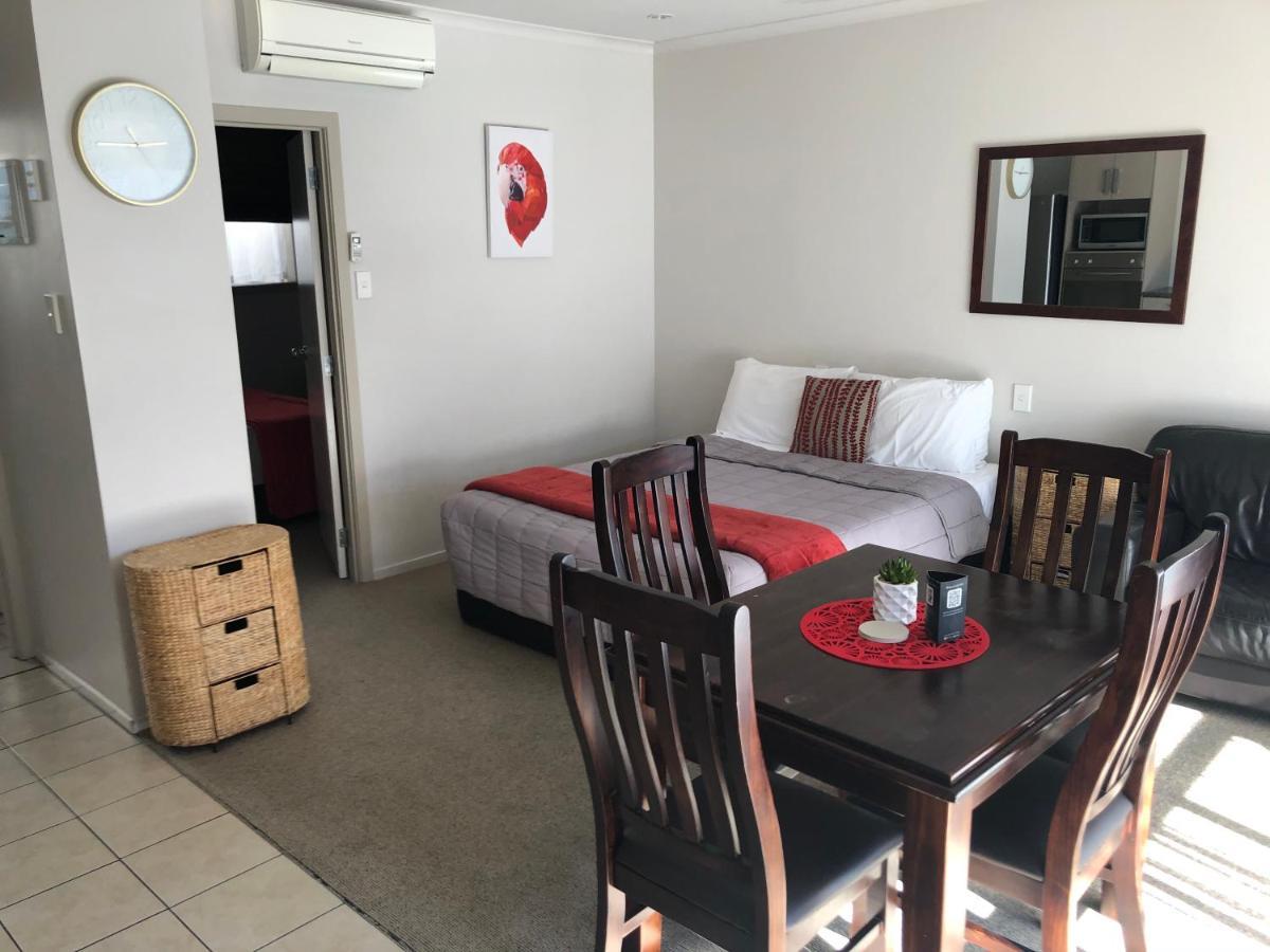 Absolute Lake View Motel Taupo Bagian luar foto